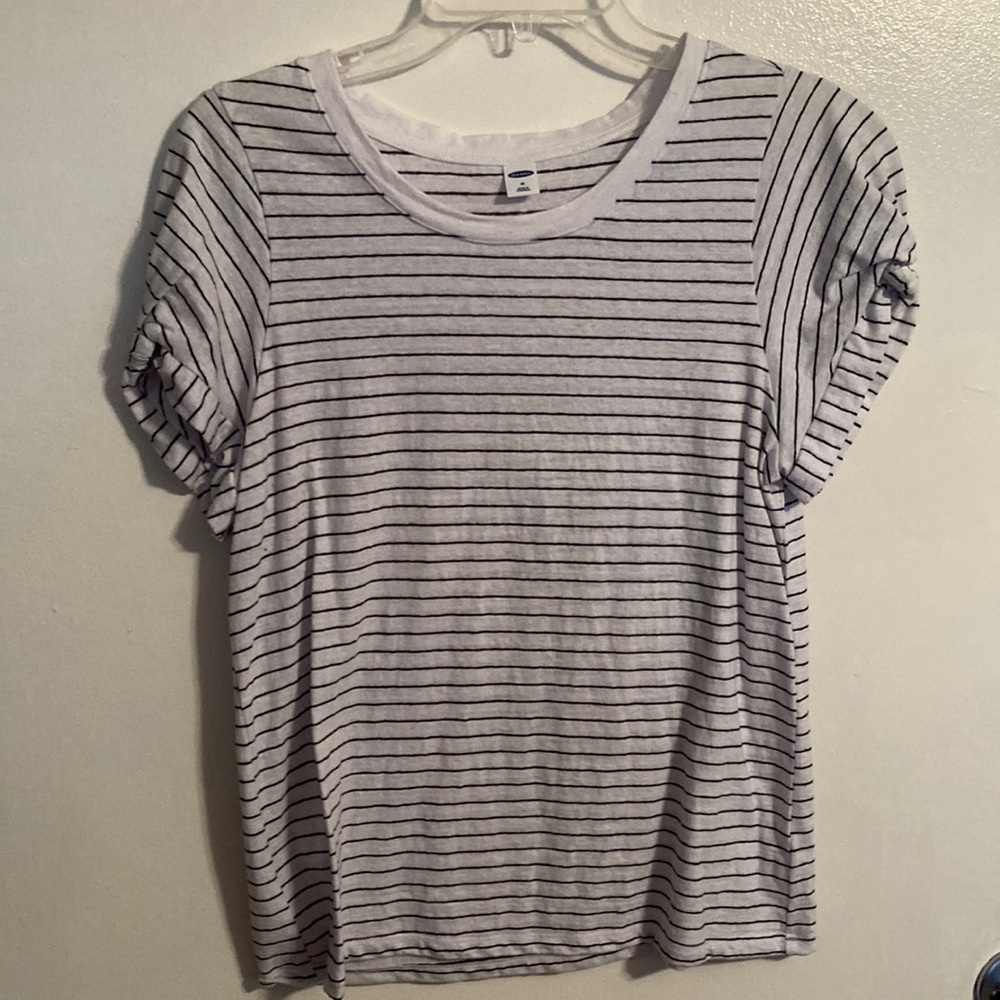 🔵 Old Navy Women’s Striped Tee (size M)